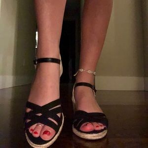Women’s Lucky Brand black, strappy wedges!